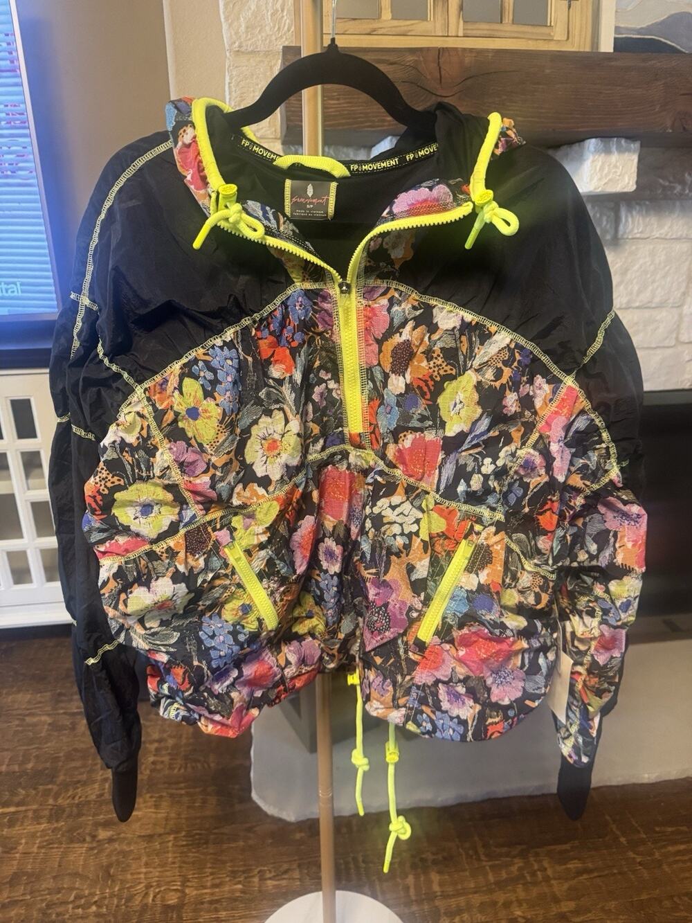 FP Movement Free Throw Floral Windbreaker Jacket Black Neon Yellow S Hooded